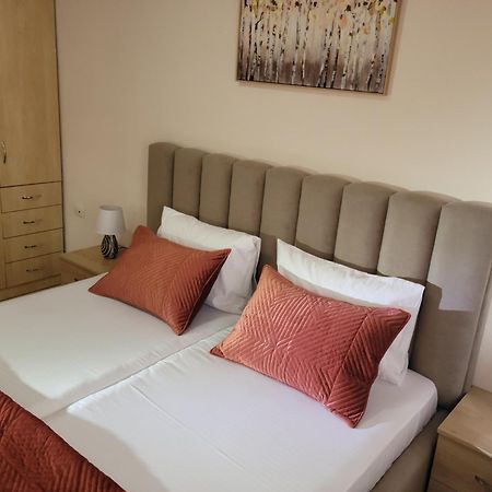 Gledis Appartment Tirana Esterno foto