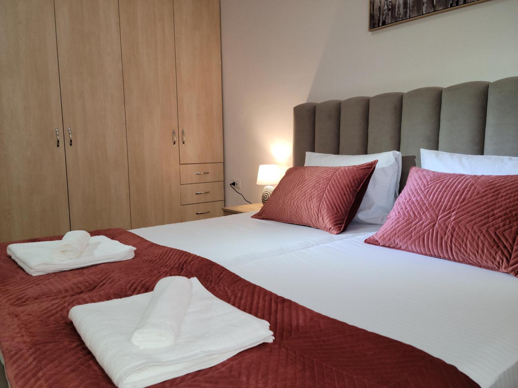 Gledis Appartment Tirana Esterno foto